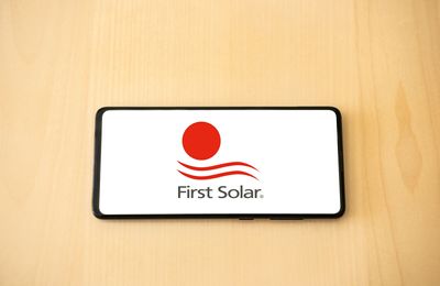Is First Solar Stock Underperforming the Nasdaq?